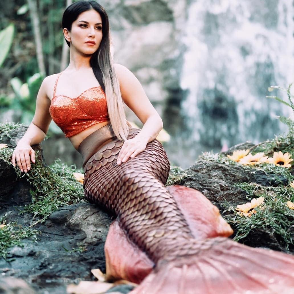 SUNNY LEONE PICS IMAGES WALLPAPERS AS MERMAID