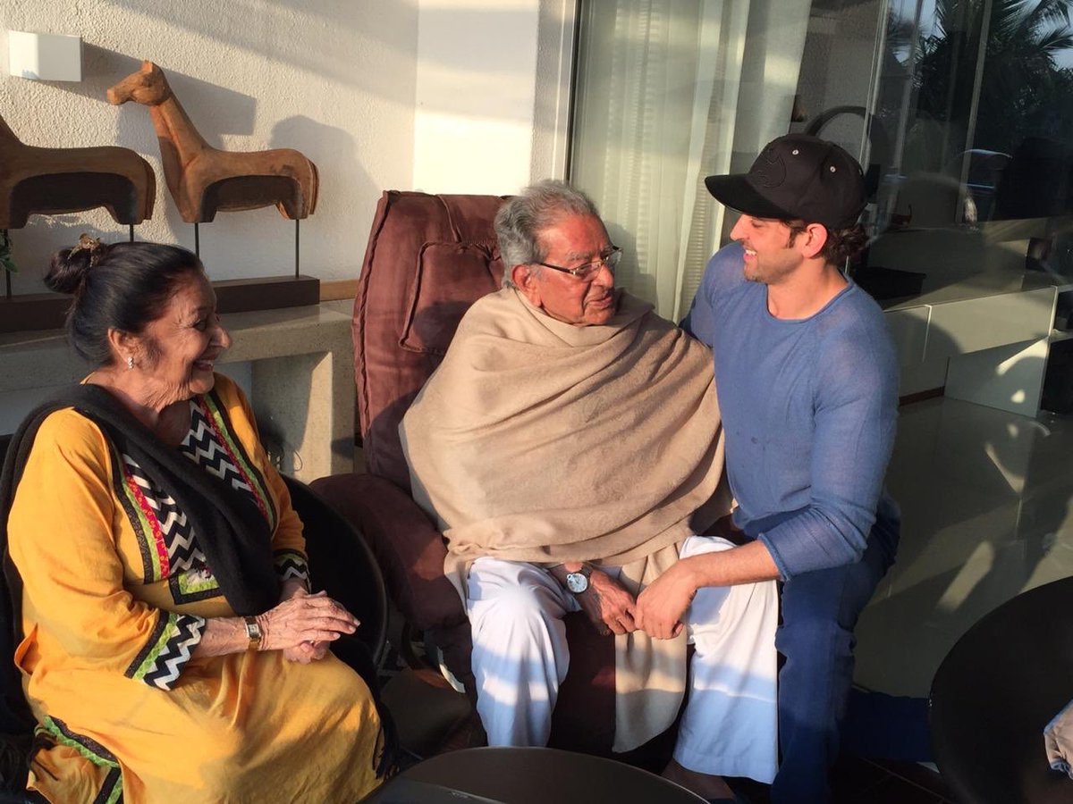 HRITHIK ROSHAN THANKS TO HIS SUPER TEACHERS