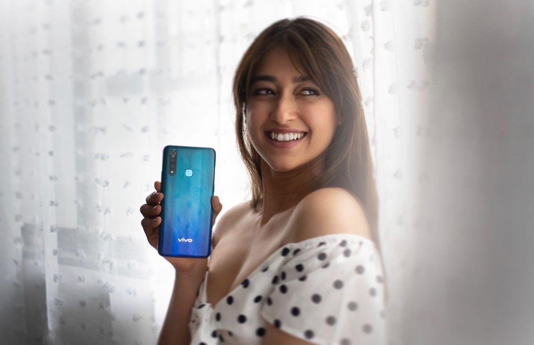 ILEANA D' CRUZ PROMOTING VIVO Z1 PRO