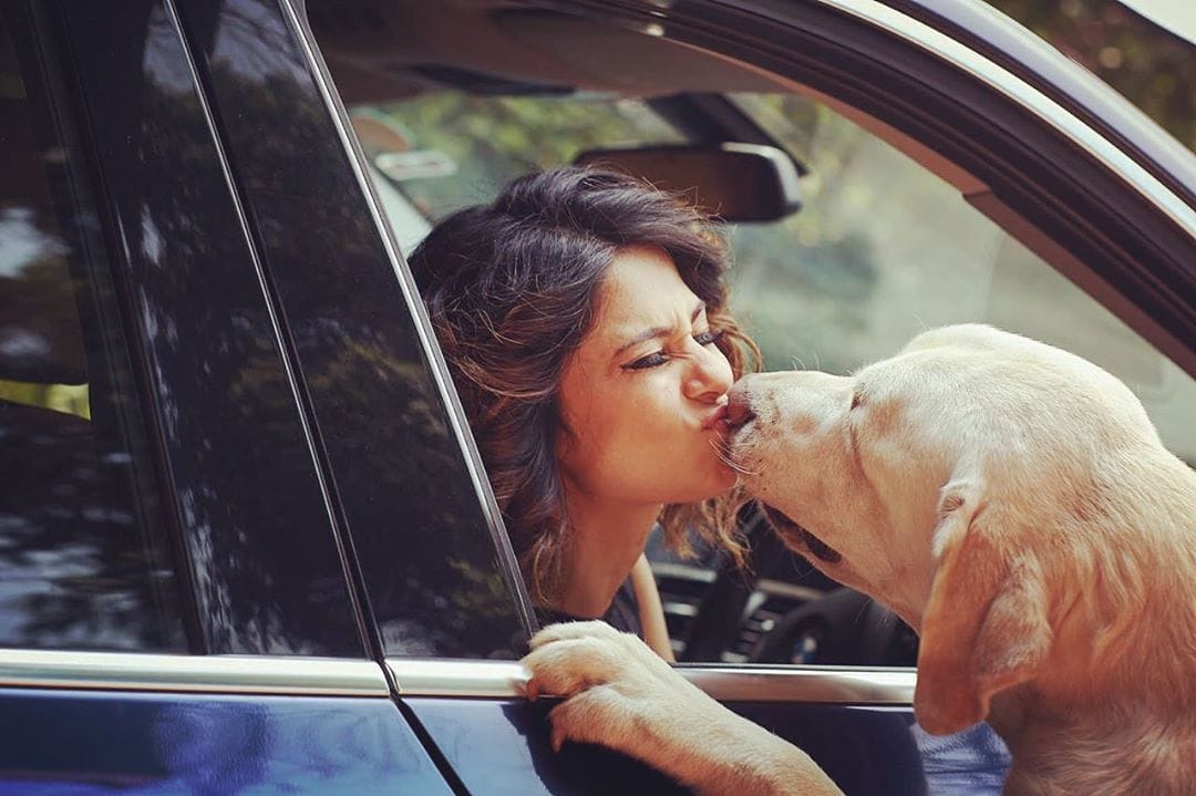 JENNIFER WINGET CUTE PICS WITH HER DOG