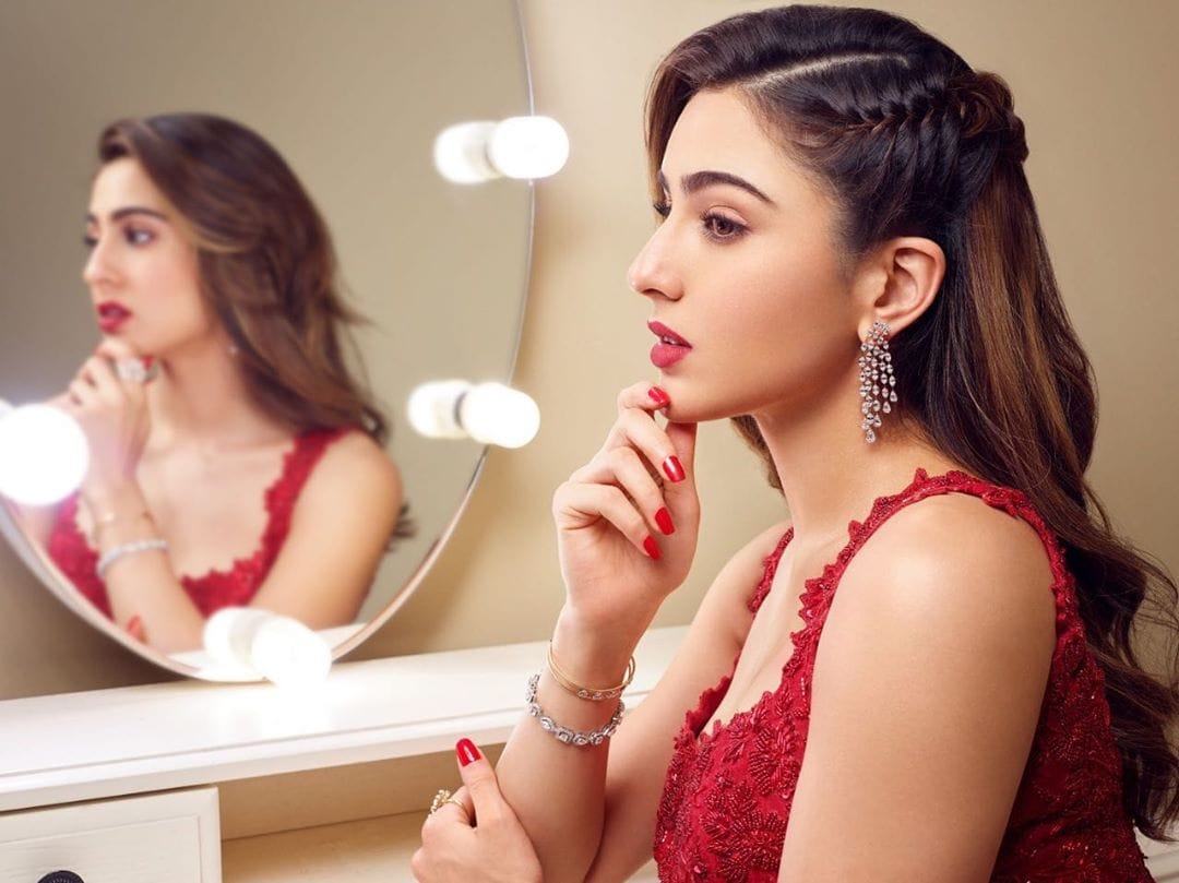 SARA ALI KHAN LOOKS HOT IN RED LIPSTICK